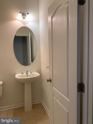 25645 AMERICA SQ, Chantilly, VA 20152