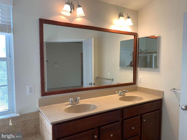 25645 AMERICA SQ, Chantilly, VA 20152