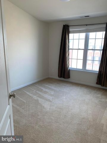 25645 AMERICA SQ, Chantilly, VA 20152