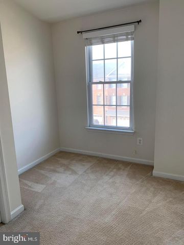 25645 AMERICA SQ, Chantilly, VA 20152