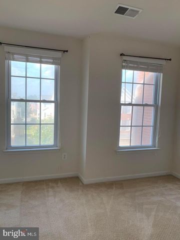 25645 AMERICA SQ, Chantilly, VA 20152