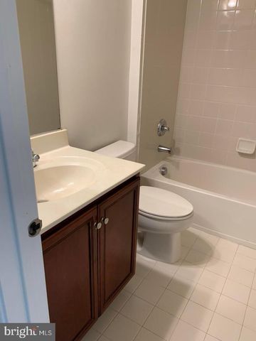 25645 AMERICA SQ, Chantilly, VA 20152
