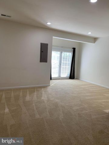 25645 AMERICA SQ, Chantilly, VA 20152
