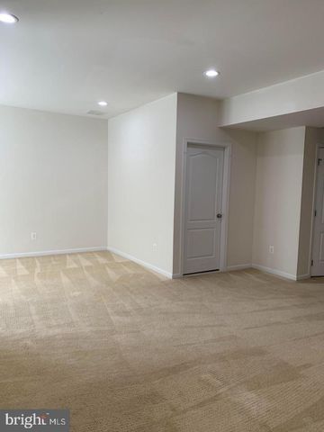 25645 AMERICA SQ, Chantilly, VA 20152