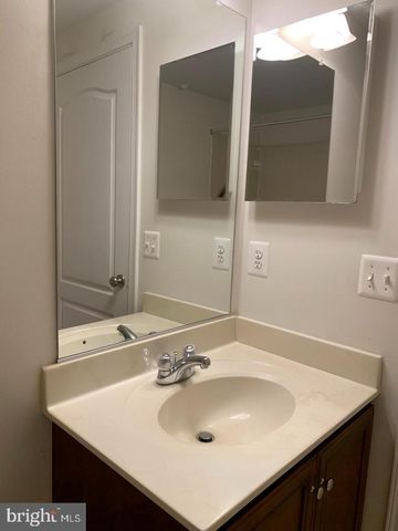 25645 AMERICA SQ, Chantilly, VA 20152