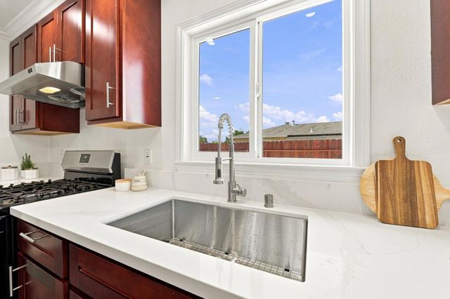 25833 Evergreen Drive, Hayward, CA 94544
