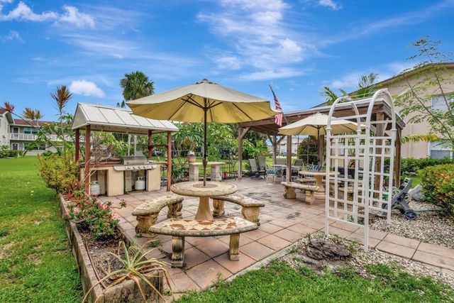 64 COVENTRY C, West Palm Beach, FL 33417