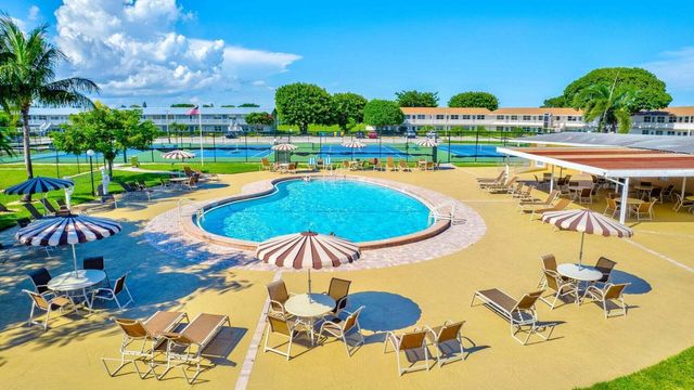 64 COVENTRY C, West Palm Beach, FL 33417