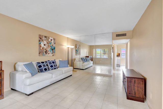 64 COVENTRY C, West Palm Beach, FL 33417