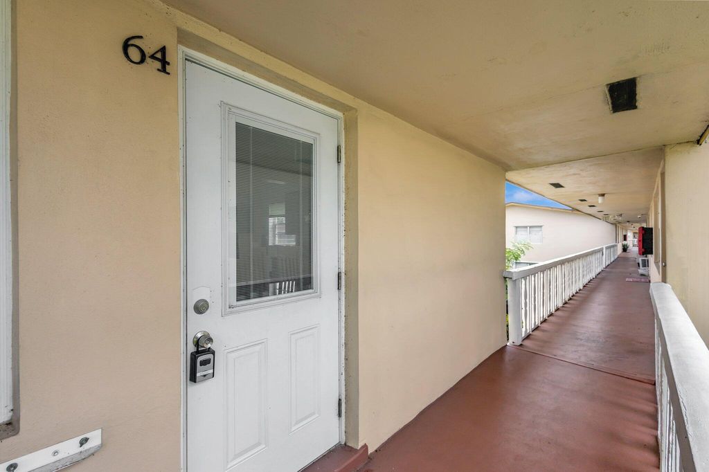 64 COVENTRY C, West Palm Beach, FL 33417