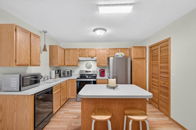 4139 Ruby Lane 74, Eagan, MN 55122