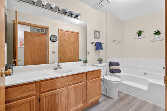 4139 Ruby Lane 74, Eagan, MN 55122