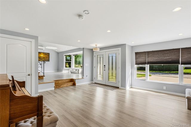 31 Sutton Hill Lane, Manhasset Hills, NY 11040