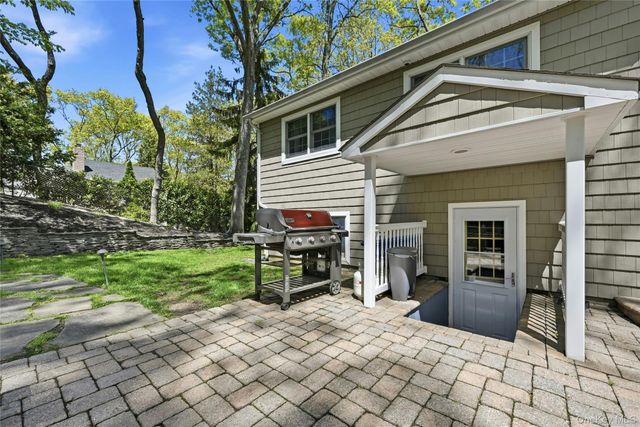 60 Woodvale Avenue, Kings Park, NY 11754