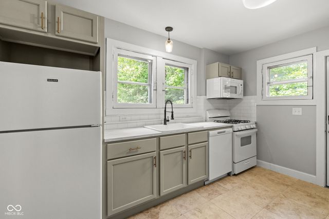 3272 N College Avenue, Indianapolis, IN 46205