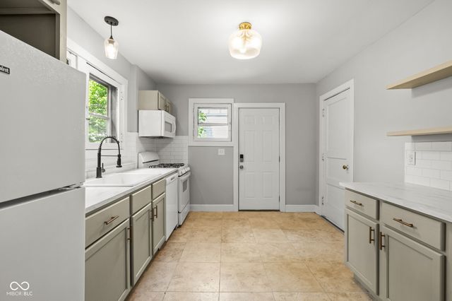 3272 N College Avenue, Indianapolis, IN 46205