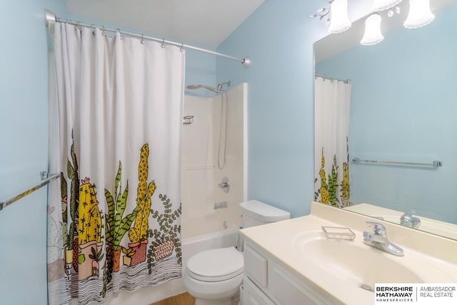 14518 Grand Avenue, Omaha, NE 68116