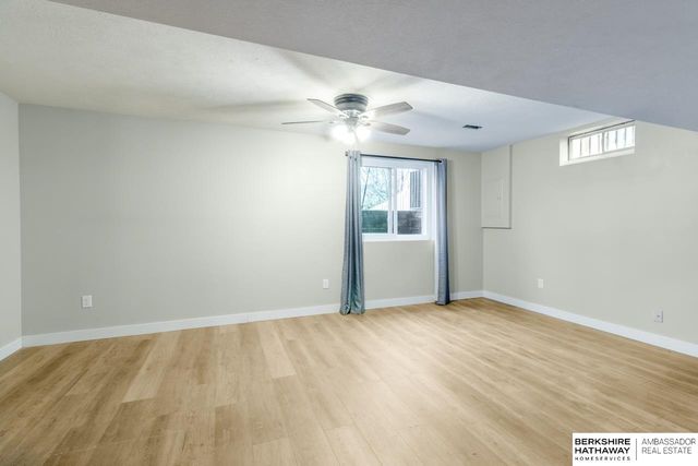 14518 Grand Avenue, Omaha, NE 68116