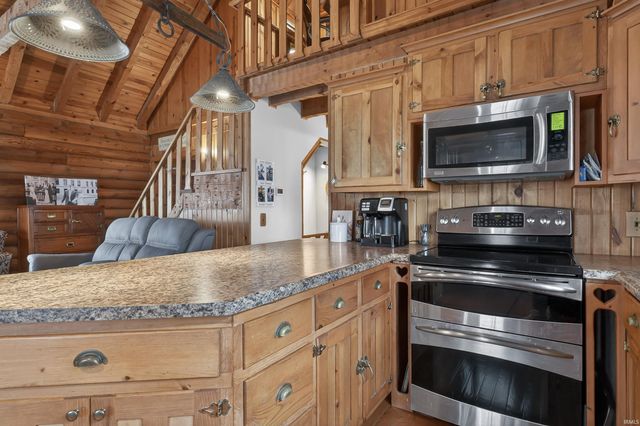 555 Lane 221B Hamilton Lake, Hamilton, IN 46742