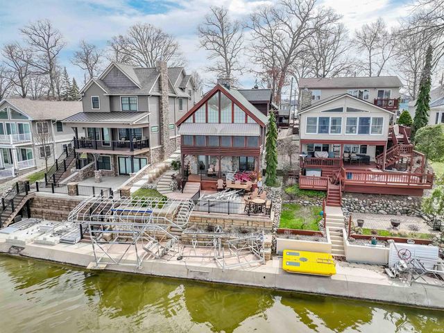 555 Lane 221B Hamilton Lake, Hamilton, IN 46742