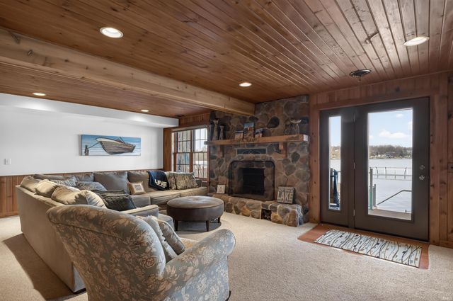 555 Lane 221B Hamilton Lake, Hamilton, IN 46742