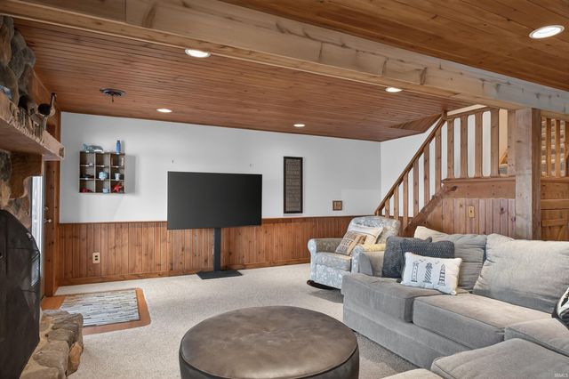 555 Lane 221B Hamilton Lake, Hamilton, IN 46742