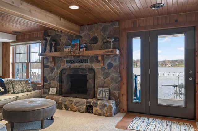 555 Lane 221B Hamilton Lake, Hamilton, IN 46742