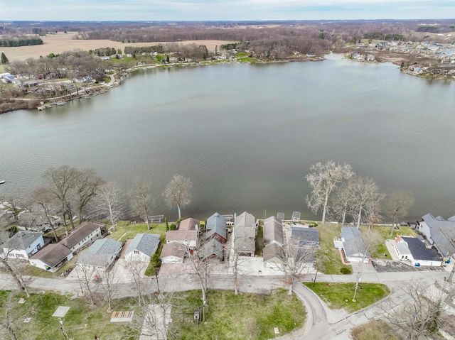 555 Lane 221B Hamilton Lake, Hamilton, IN 46742