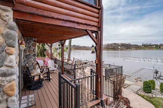 555 Lane 221B Hamilton Lake, Hamilton, IN 46742