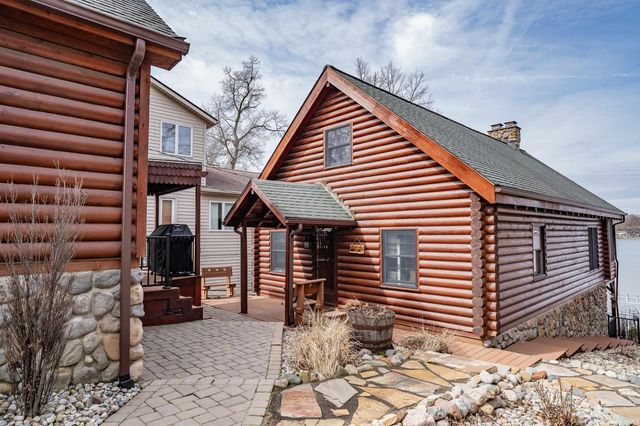 555 Lane 221B Hamilton Lake, Hamilton, IN 46742