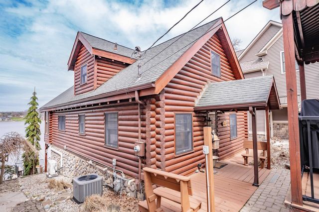 555 Lane 221B Hamilton Lake, Hamilton, IN 46742