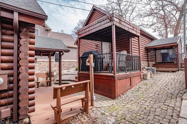 555 Lane 221B Hamilton Lake, Hamilton, IN 46742