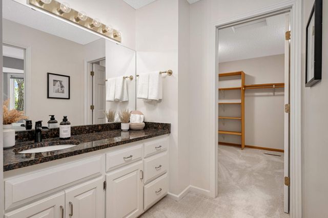 15395 Highland Bluff, Minnetonka, MN 55345