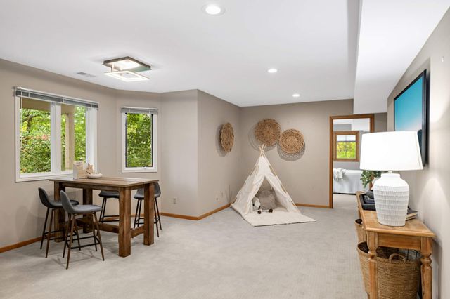 15395 Highland Bluff, Minnetonka, MN 55345