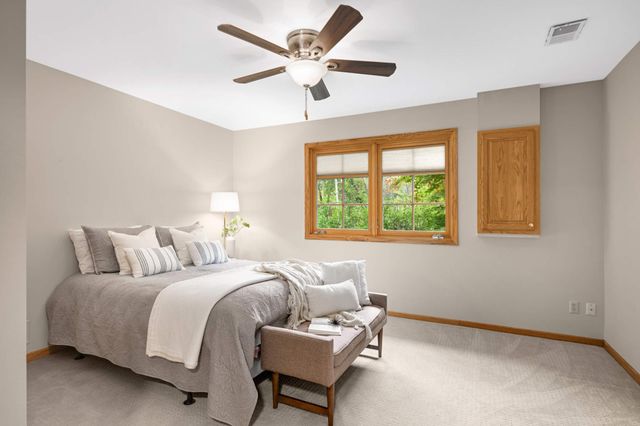 15395 Highland Bluff, Minnetonka, MN 55345