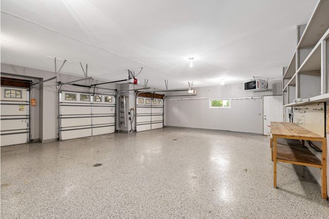 15395 Highland Bluff, Minnetonka, MN 55345