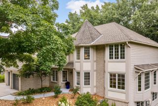 15395 Highland Bluff, Minnetonka, MN 55345