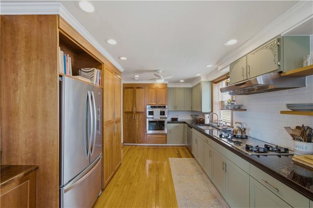 5117 WALNUT Street, Kansas City, MO 64112