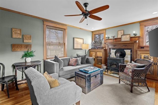 5117 WALNUT Street, Kansas City, MO 64112