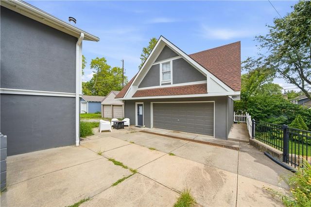 5117 WALNUT Street, Kansas City, MO 64112