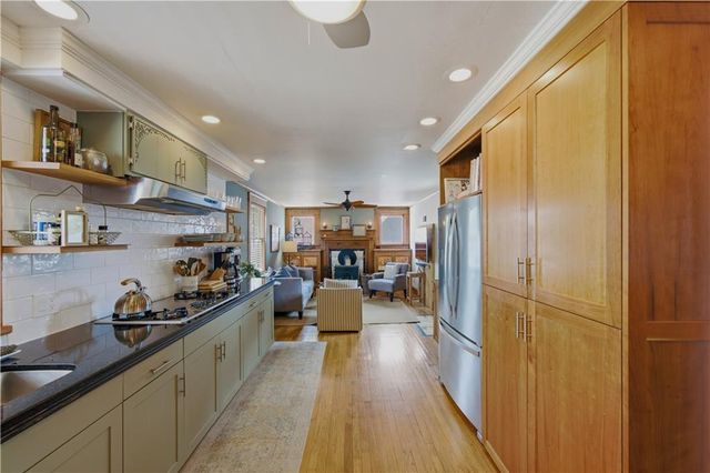 5117 WALNUT Street, Kansas City, MO 64112