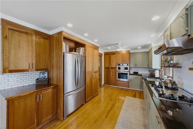 5117 WALNUT Street, Kansas City, MO 64112