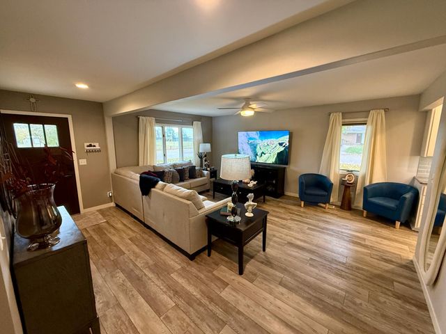 804 9th Street S, Olivia, MN 56277