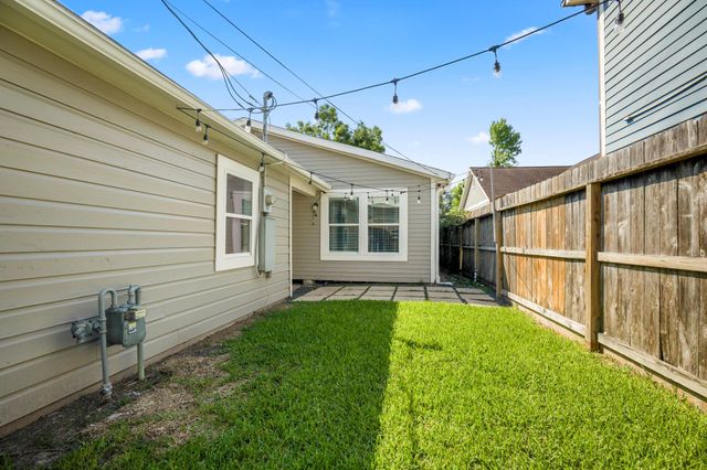 829 E 27th Street, Houston, TX 77009