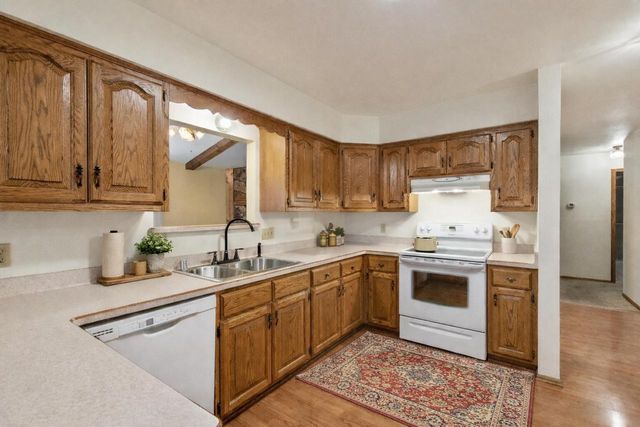 W180N9879 Riversbend CIRCLE W, Germantown, WI 53022