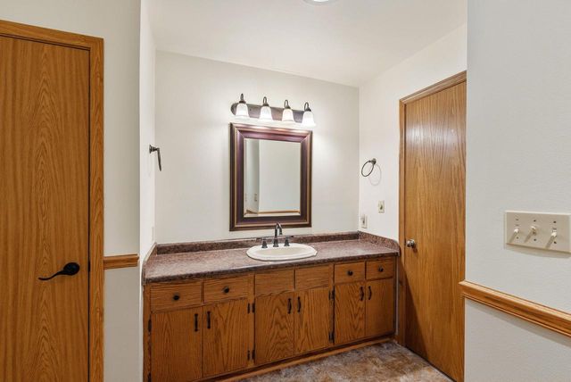 W180N9879 Riversbend CIRCLE W, Germantown, WI 53022