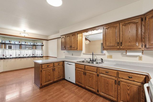 W180N9879 Riversbend CIRCLE W, Germantown, WI 53022