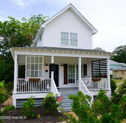 611 Burrington Avenue, Southport, NC 28461