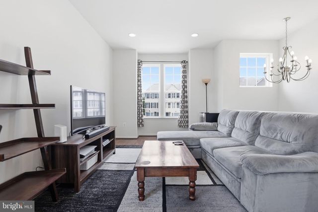8333 SCOTLAND LOOP, Manassas, VA 20109