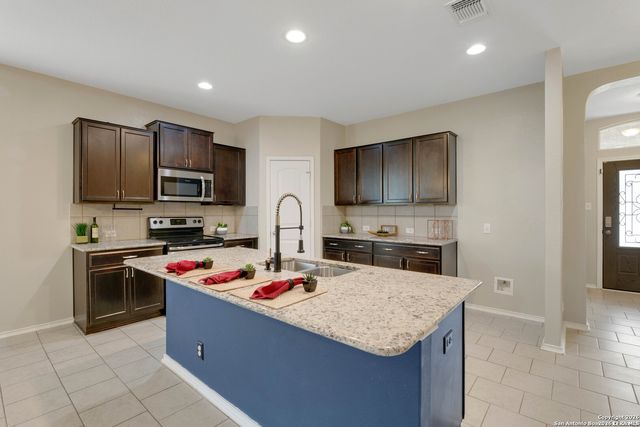 428 KINGS WAY, Cibolo, TX 78108